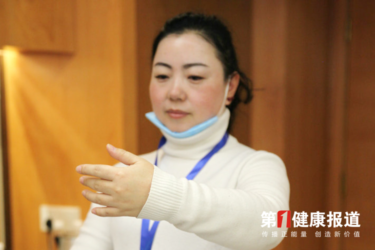 罗琴学习按摩技术服务百姓获健康宣传大使荣誉